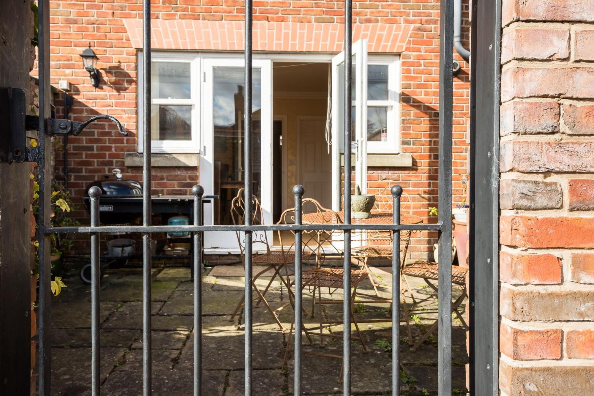 Hotel Spacious, 3 Bed House For 6 In Central Chester Exterior foto
