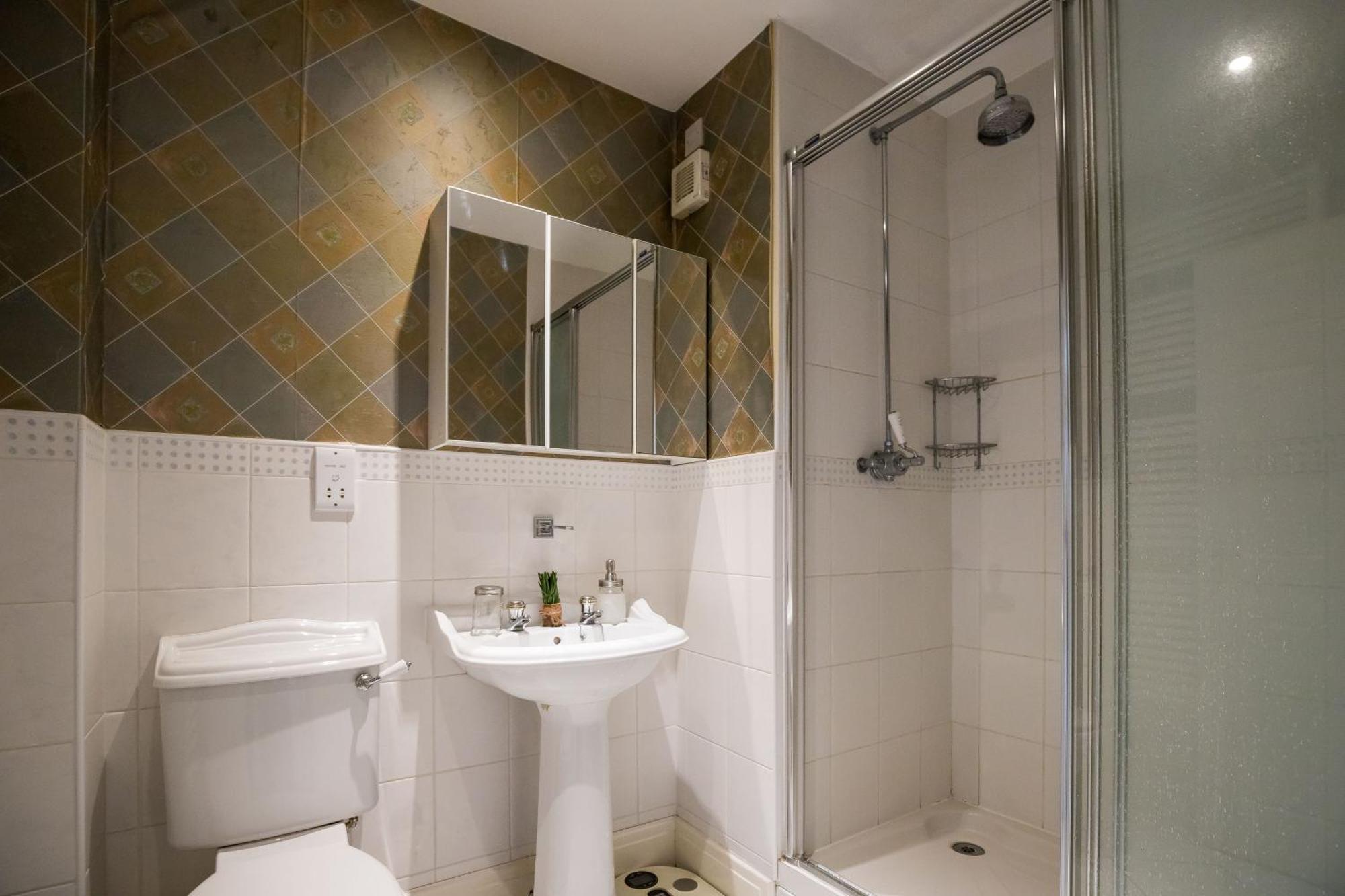 Hotel Spacious, 3 Bed House For 6 In Central Chester Exterior foto